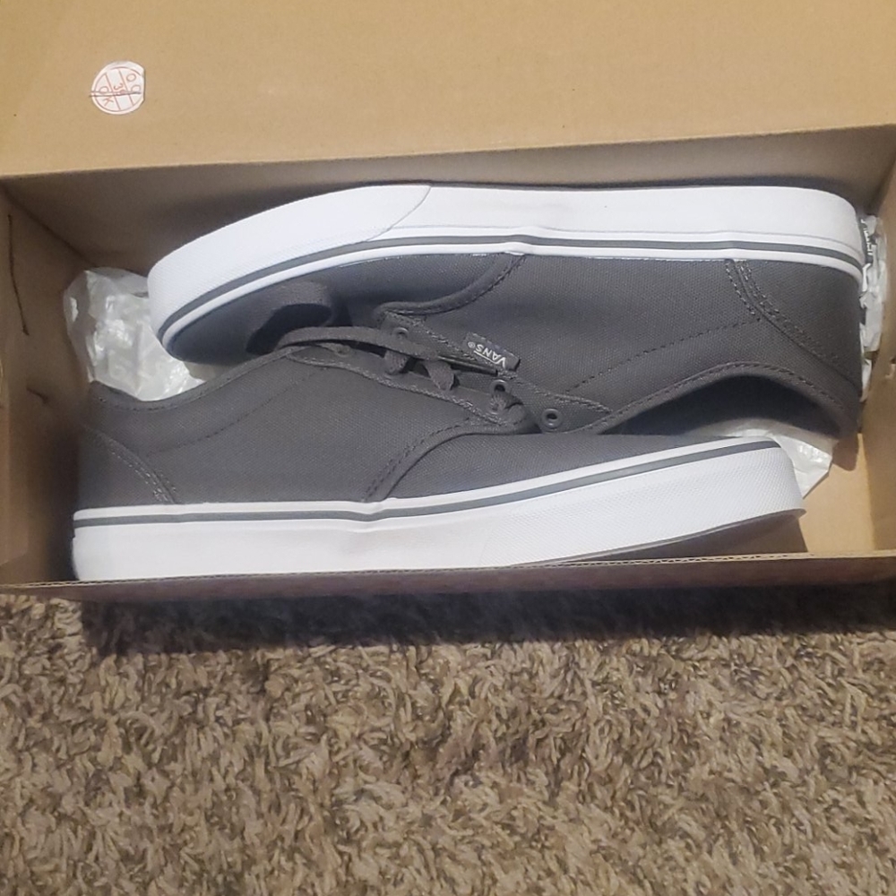 VANS-NEW IN BOX-size 6Y